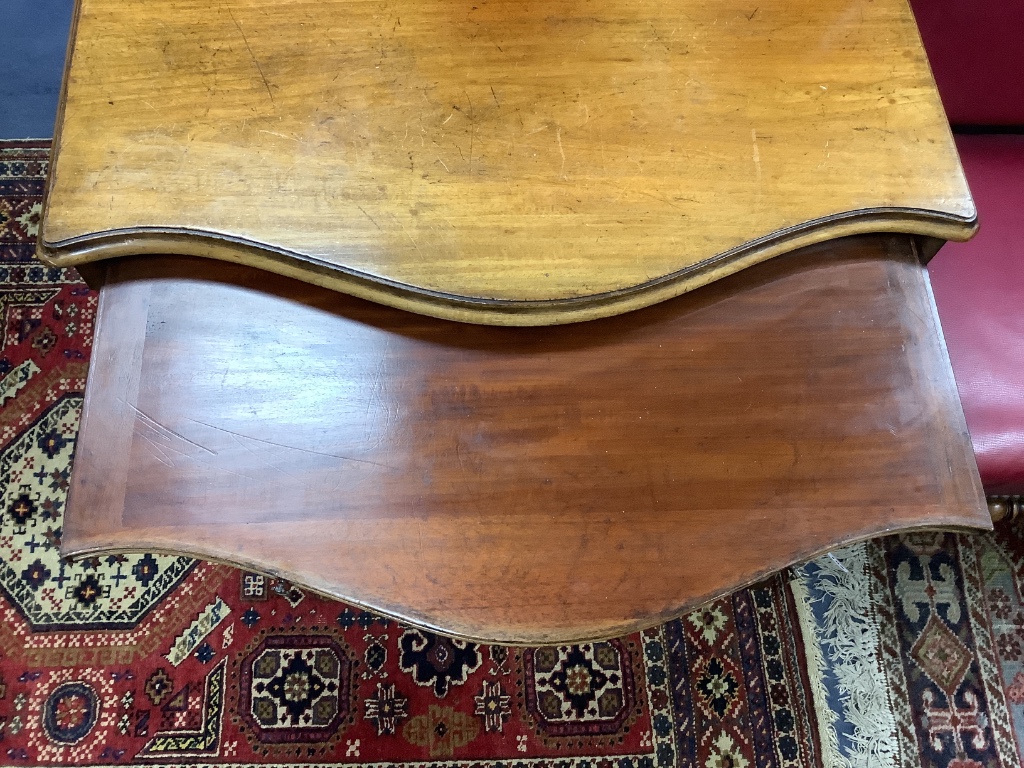 Two George III design mahogany serpentine chests, each fitted brushing slide and three drawers (one 19th century or later), width 77cm depth 49cm height 76cm
